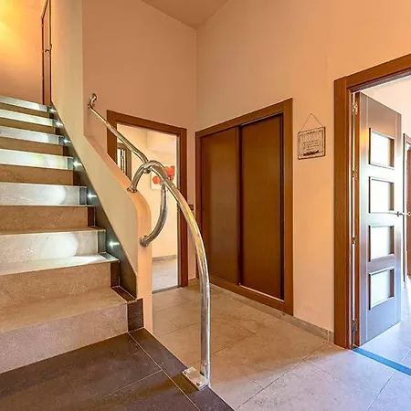 Cipreses Villa